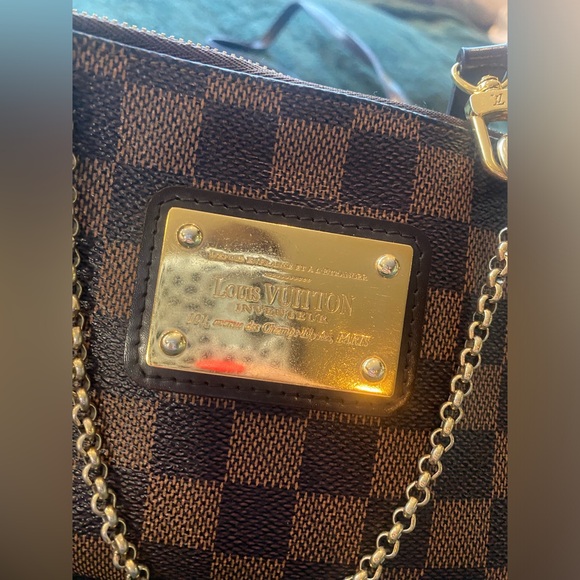 Louis Vuitton - Picture 2 of 5